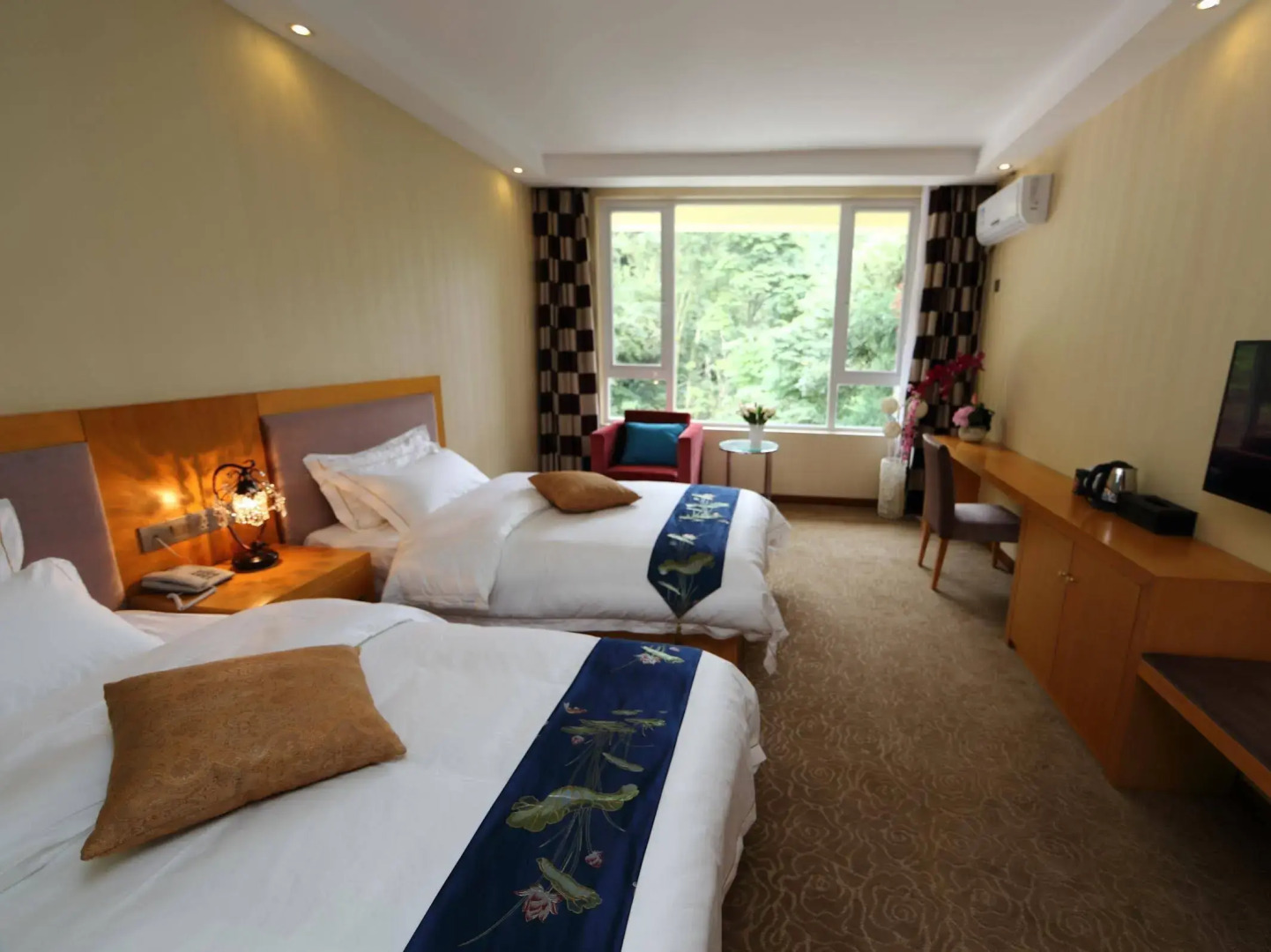 Panshan Tingquan Tuwo Holiday Resort