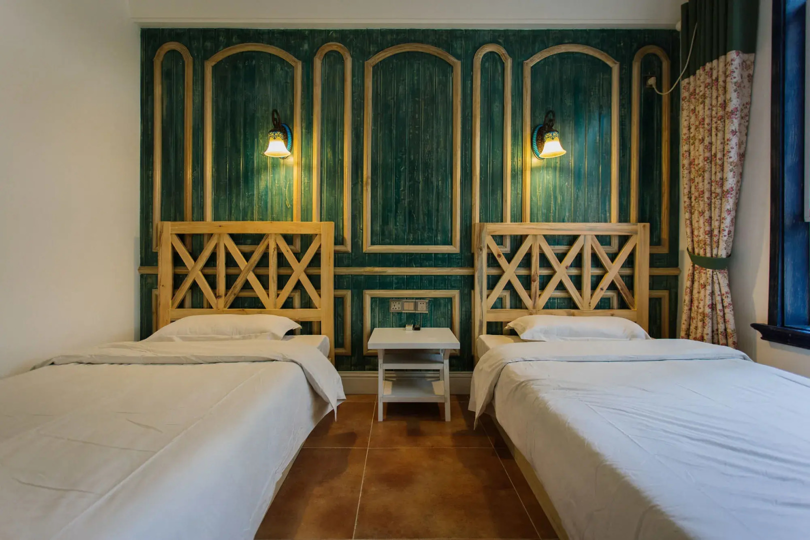 7 Sages Bell Tower Youth Hostel