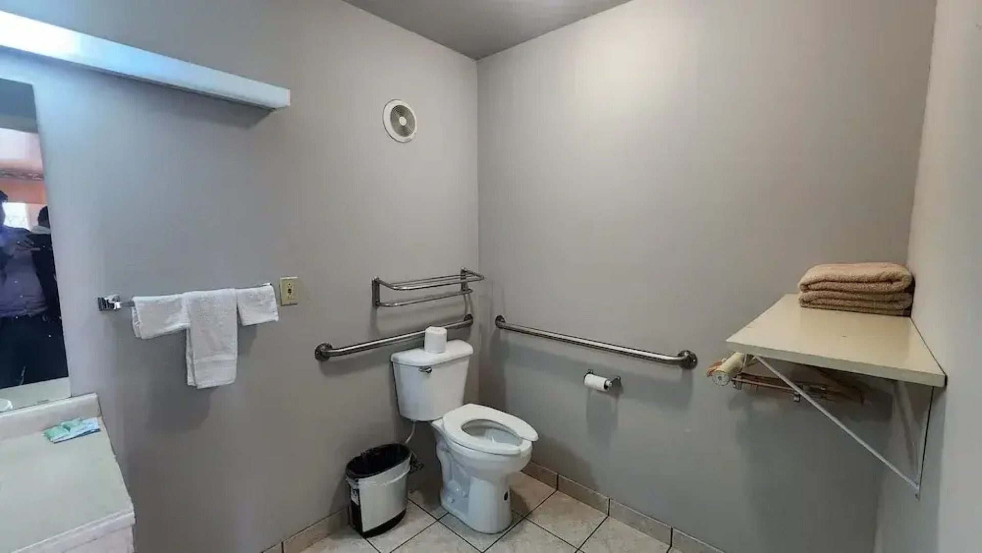 Benbrook Inn & Suites