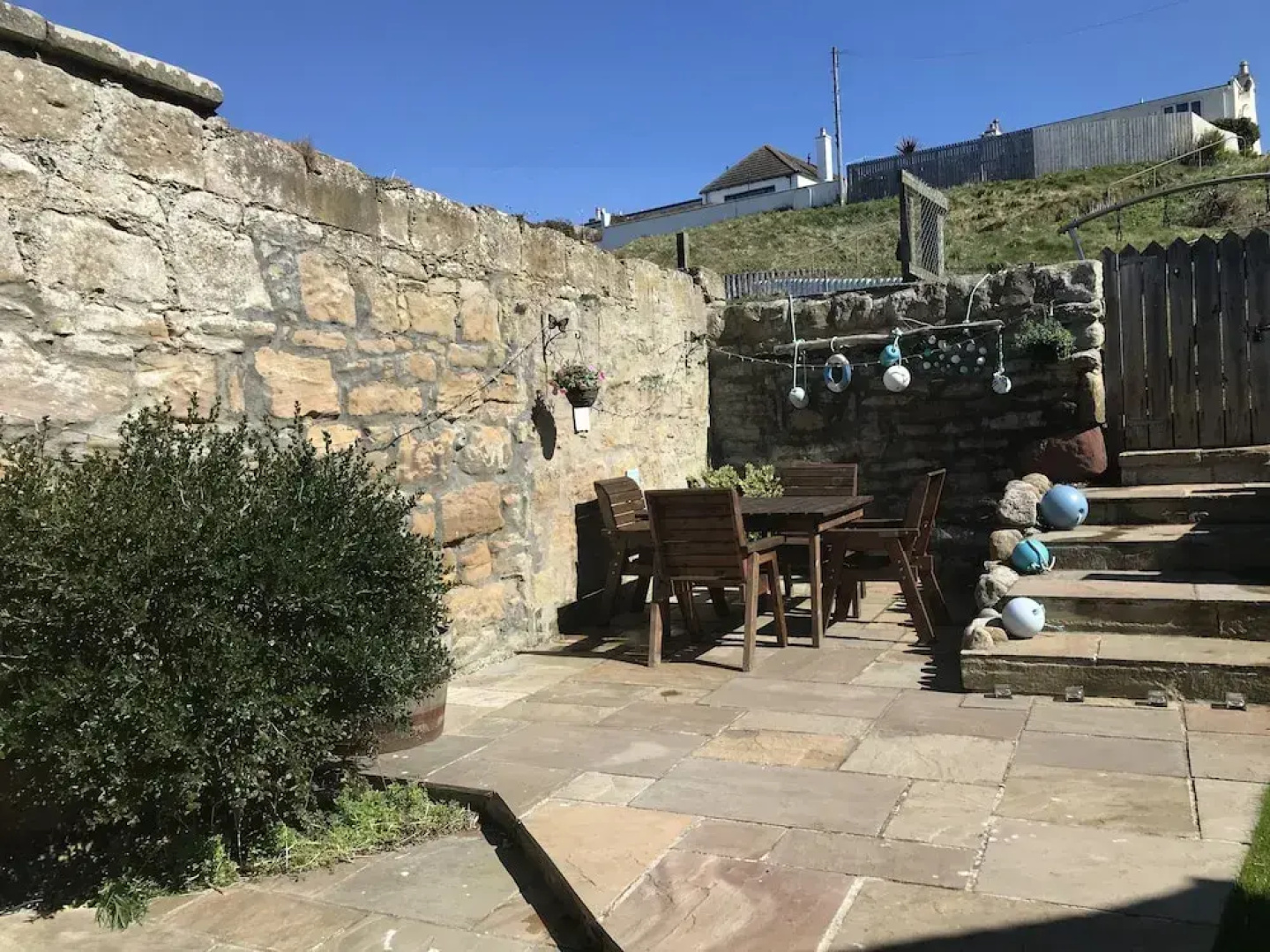 Petfriendly-beachfront-sunsetfacingsunporch-garden