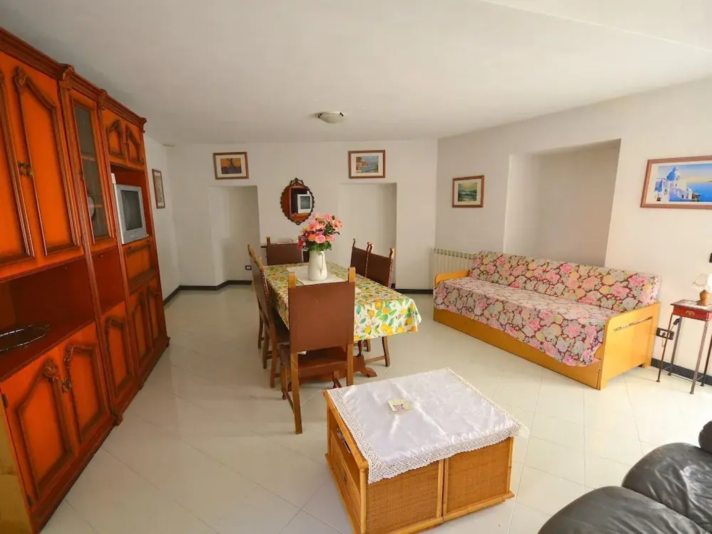 20 km from the 5 Terre, in a small town, 3-room apartment, terrace with view