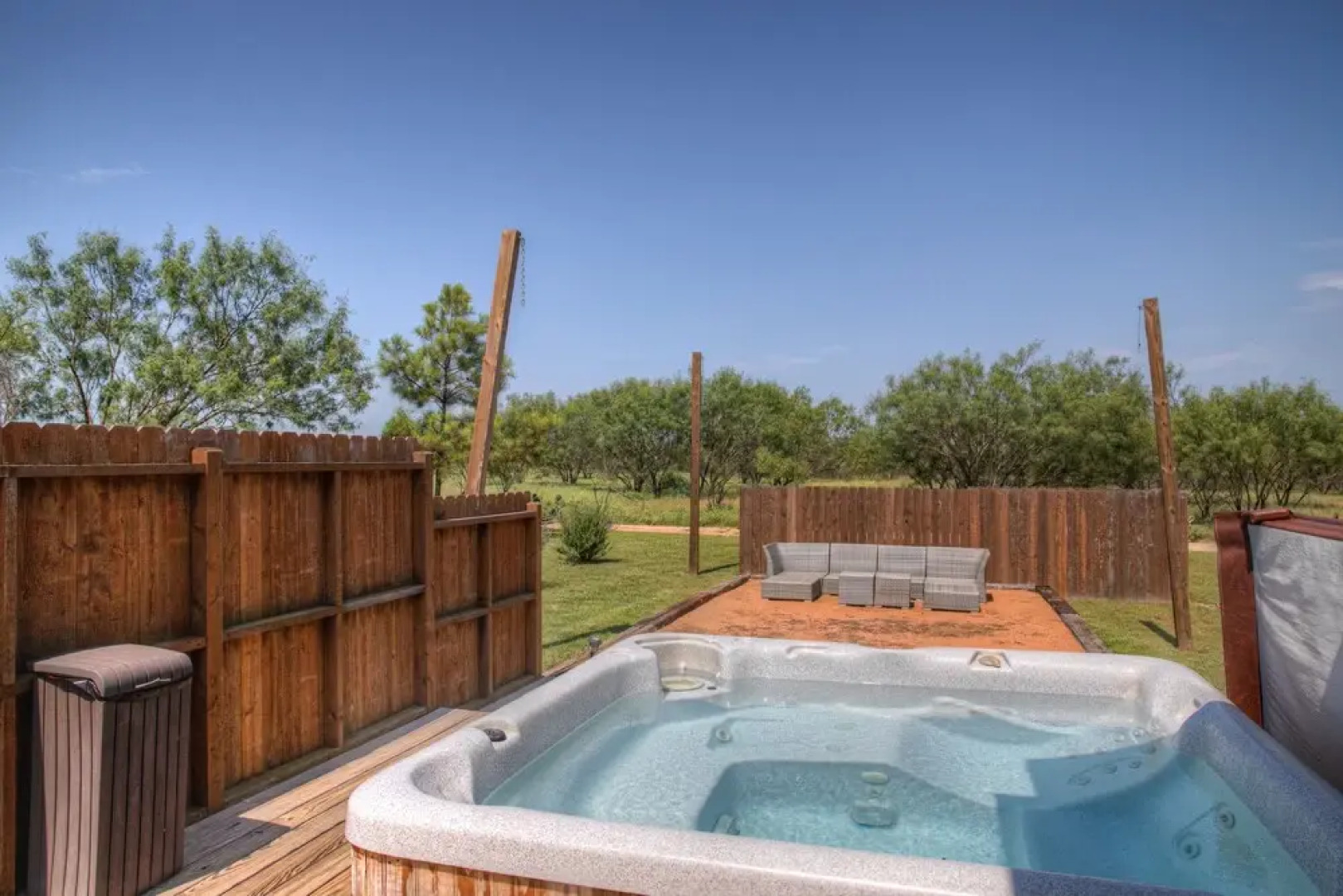 Gorgeous Home W/hot Tub&grill