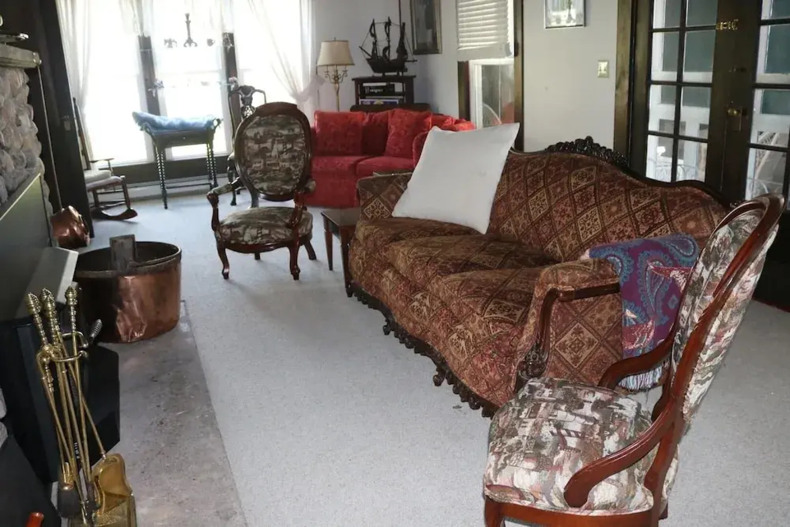 4757 Whiteside 6 Bedroom Home