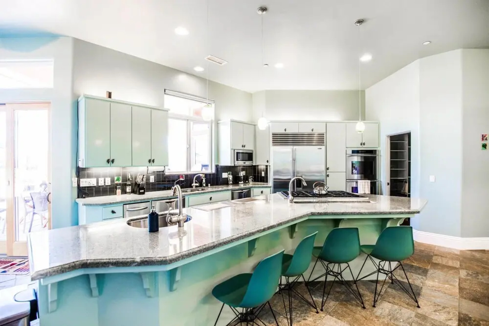 The Mermaid by AvantStay | Prvt Estate w/Swim-Up Bar, Volleyball Crt | Sleeps 14