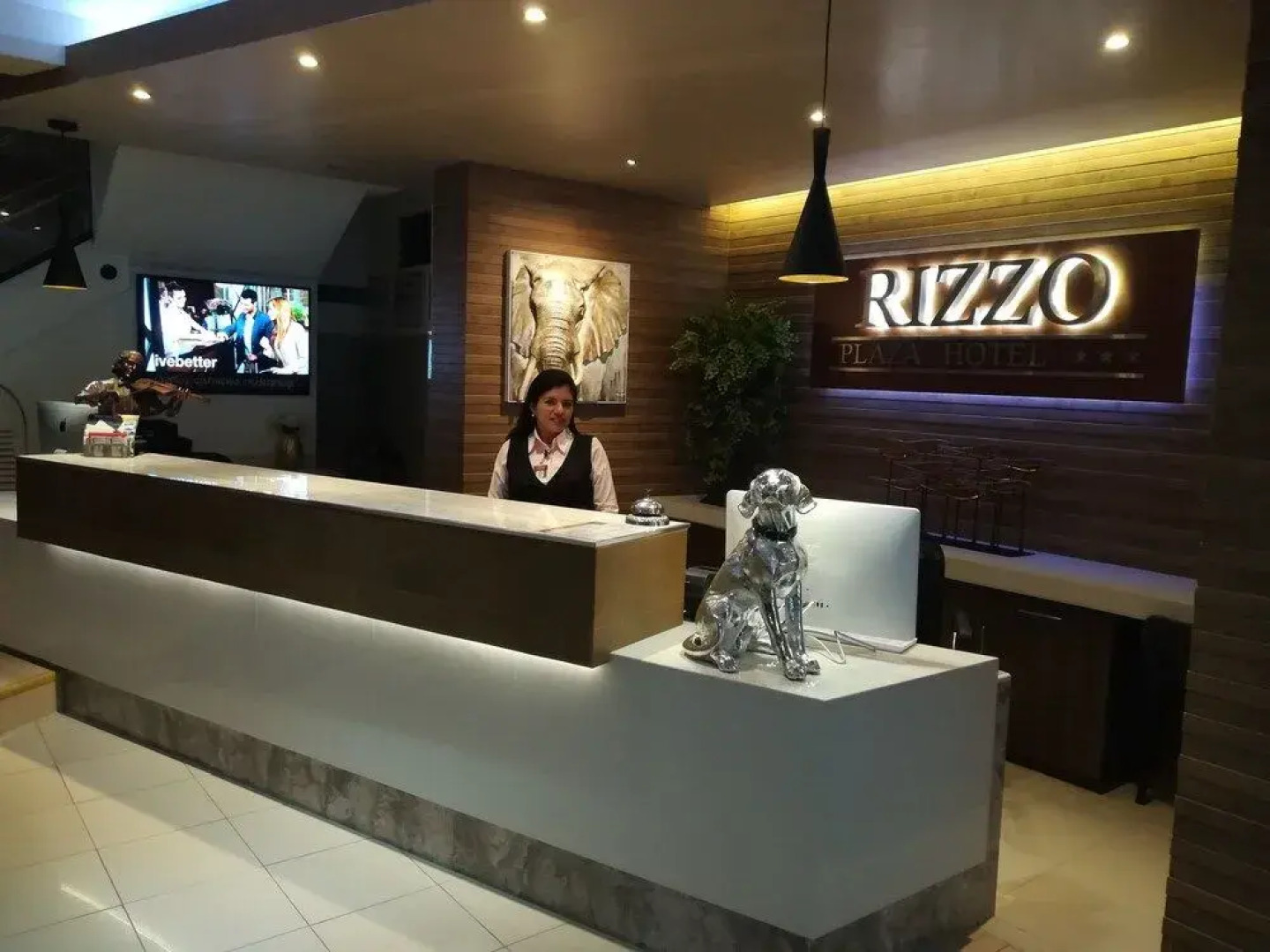 Rizzo Plaza Hotel
