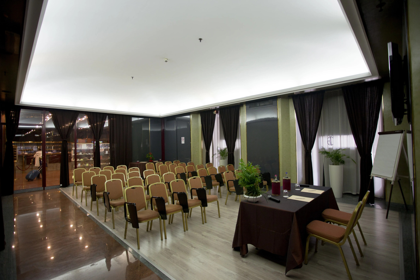 Отель Diplomatic