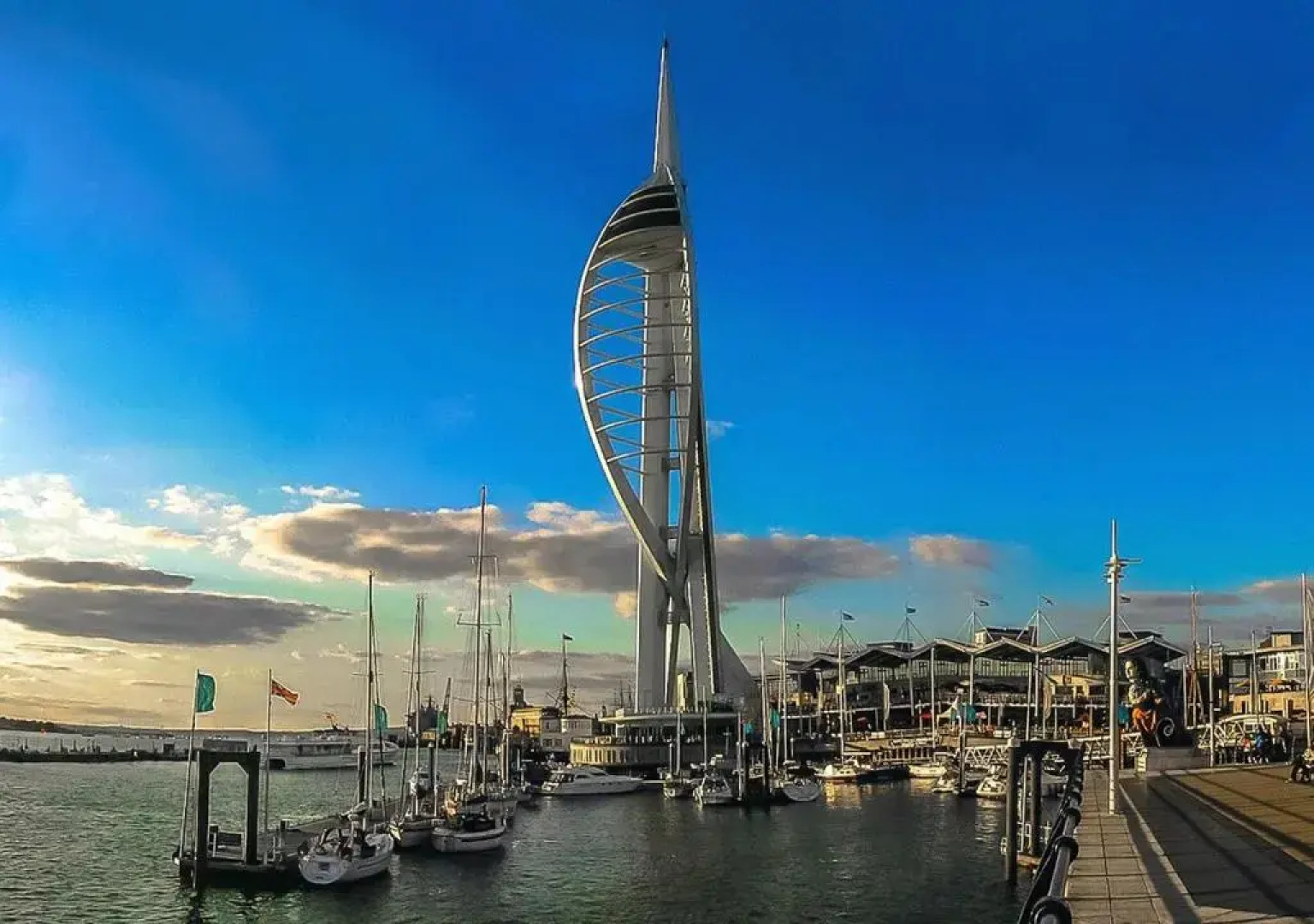 Oliverball Serviced Apartments - Flat D - Modern, top floor, 2 bedroom, 2 bathroom apartment in Central Southsea