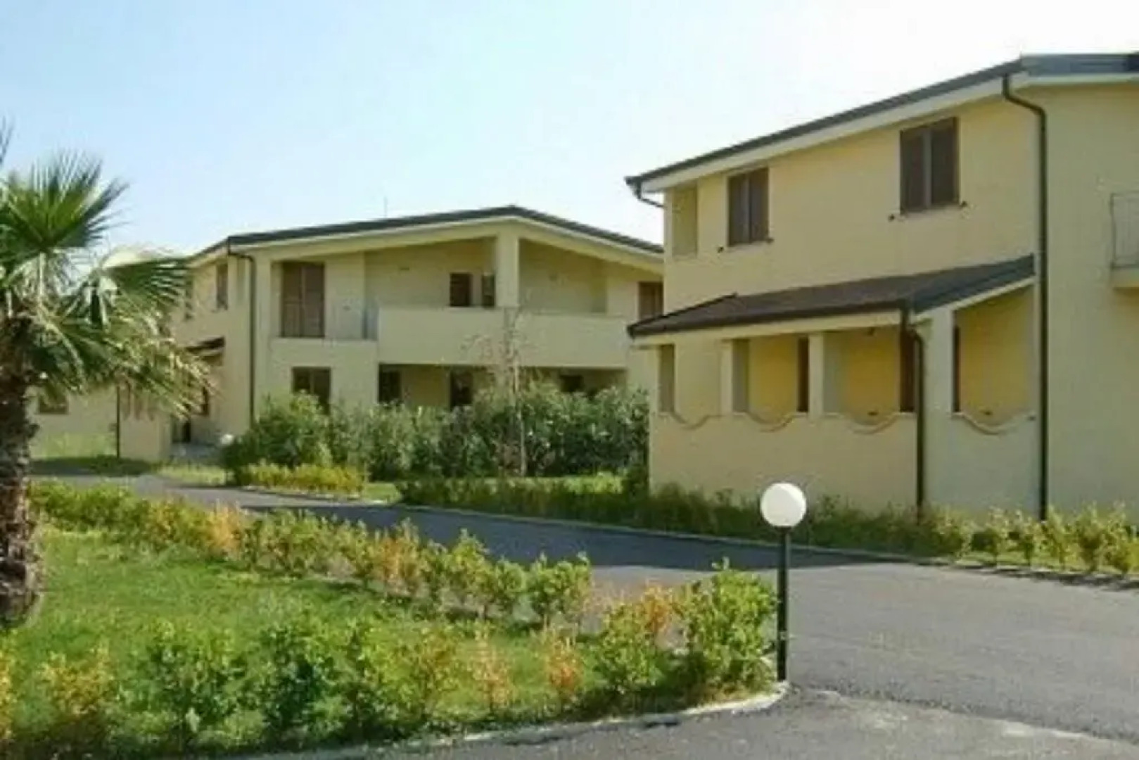 Caulonia, 2 bed 1st Floor Apartment Close To Beach