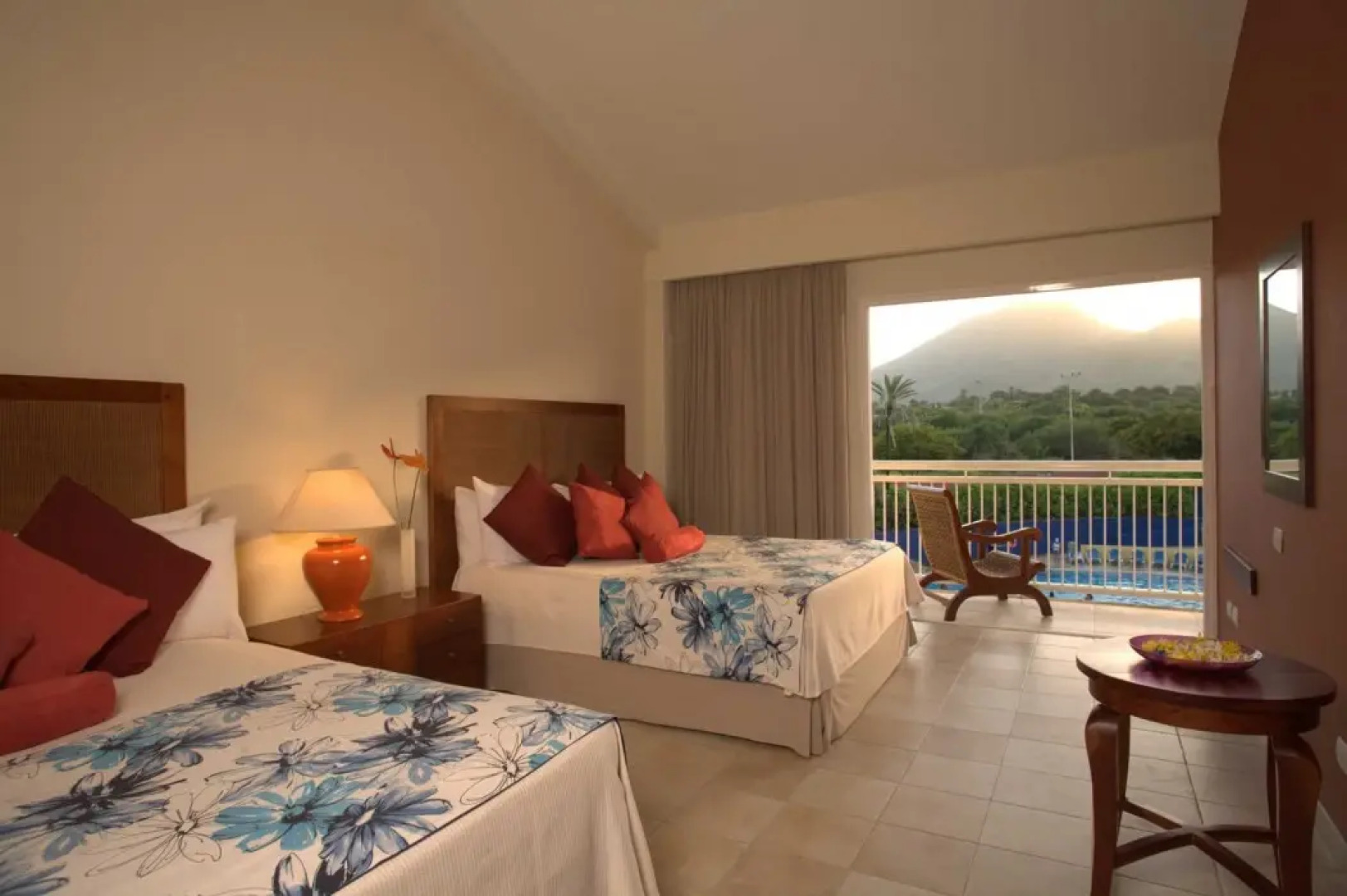 Hesperia Playa el Agua