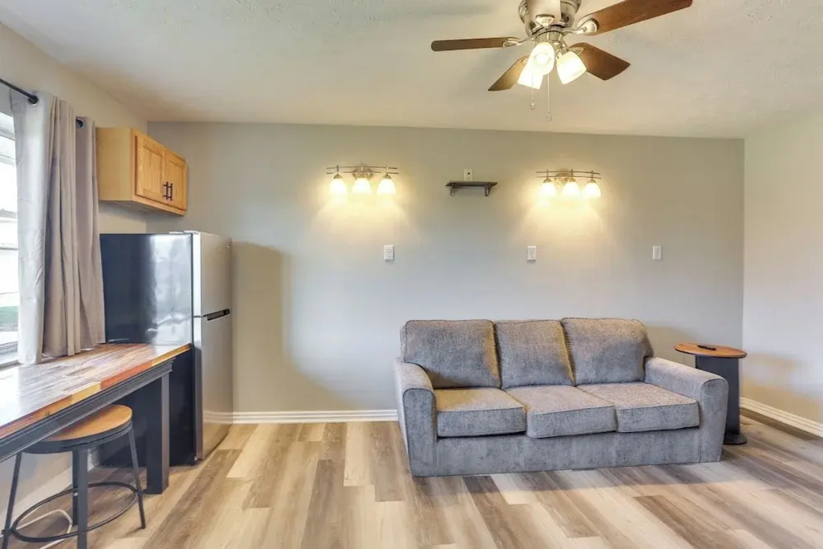 Golf, Shop, Tour & More: Oakland City Apartment