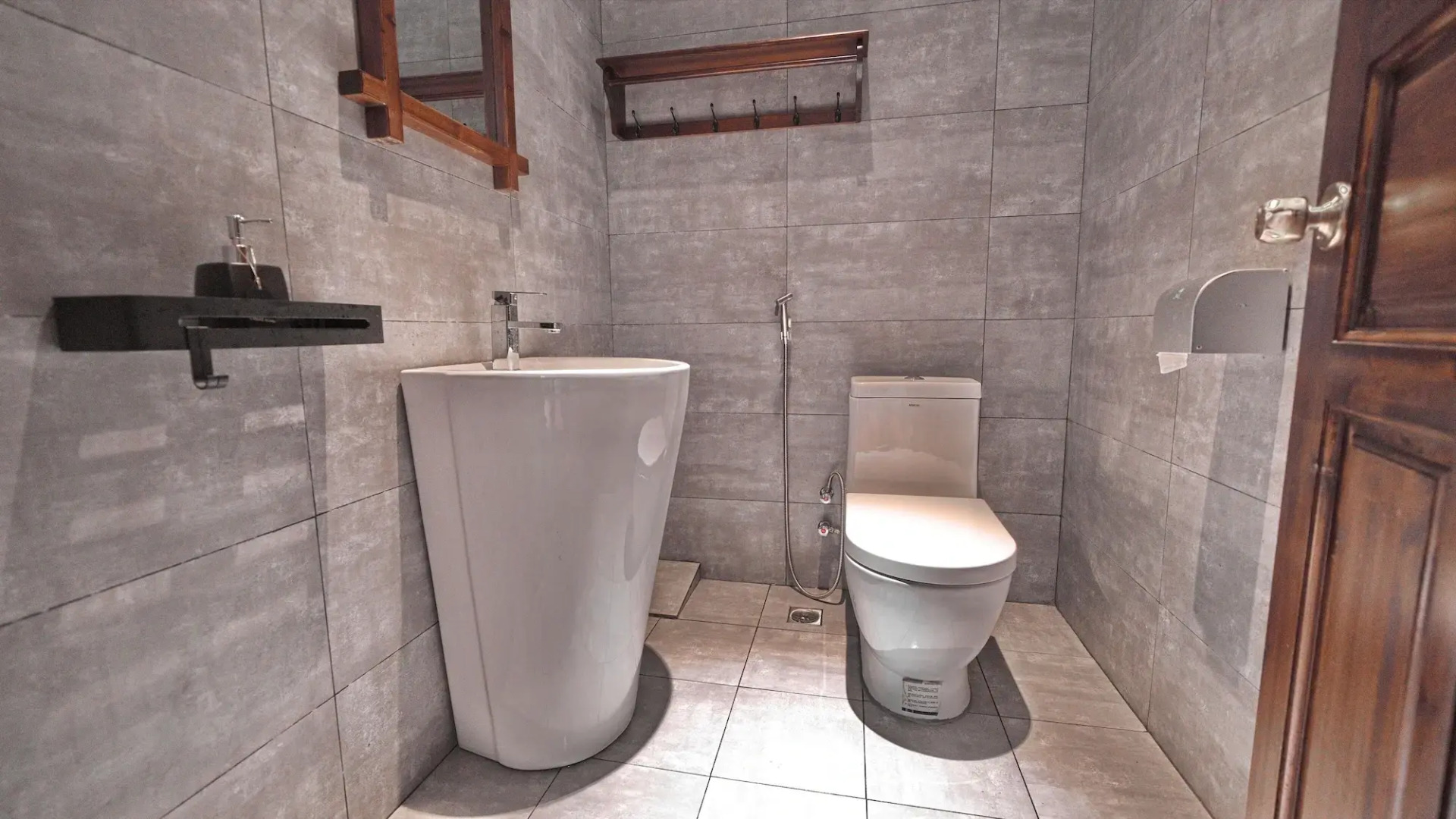 Yangshuo Mountain Retreat