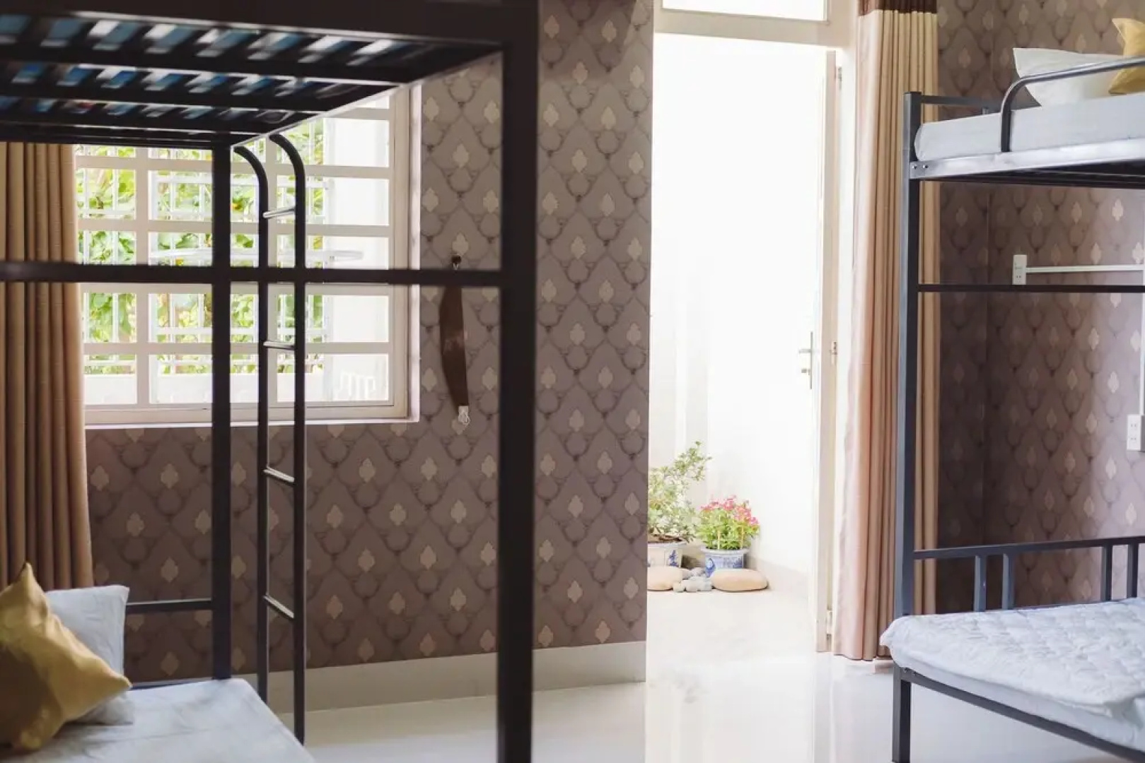White Hotel - Hostel