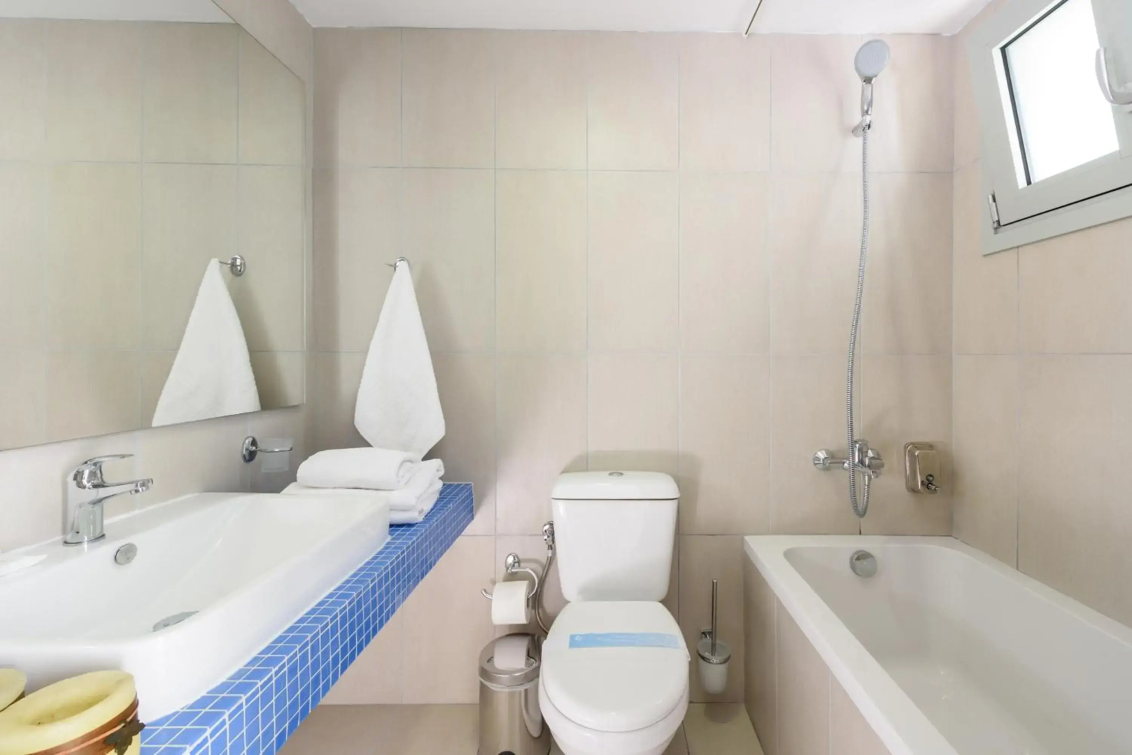 Angela Studios & Apartments