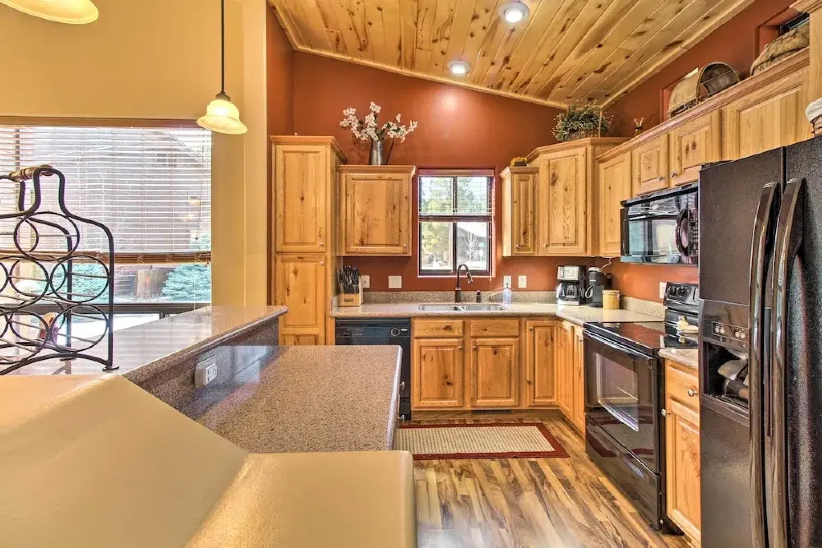 Fireside Comfort & Family Fun: Wooded Show Low Gem