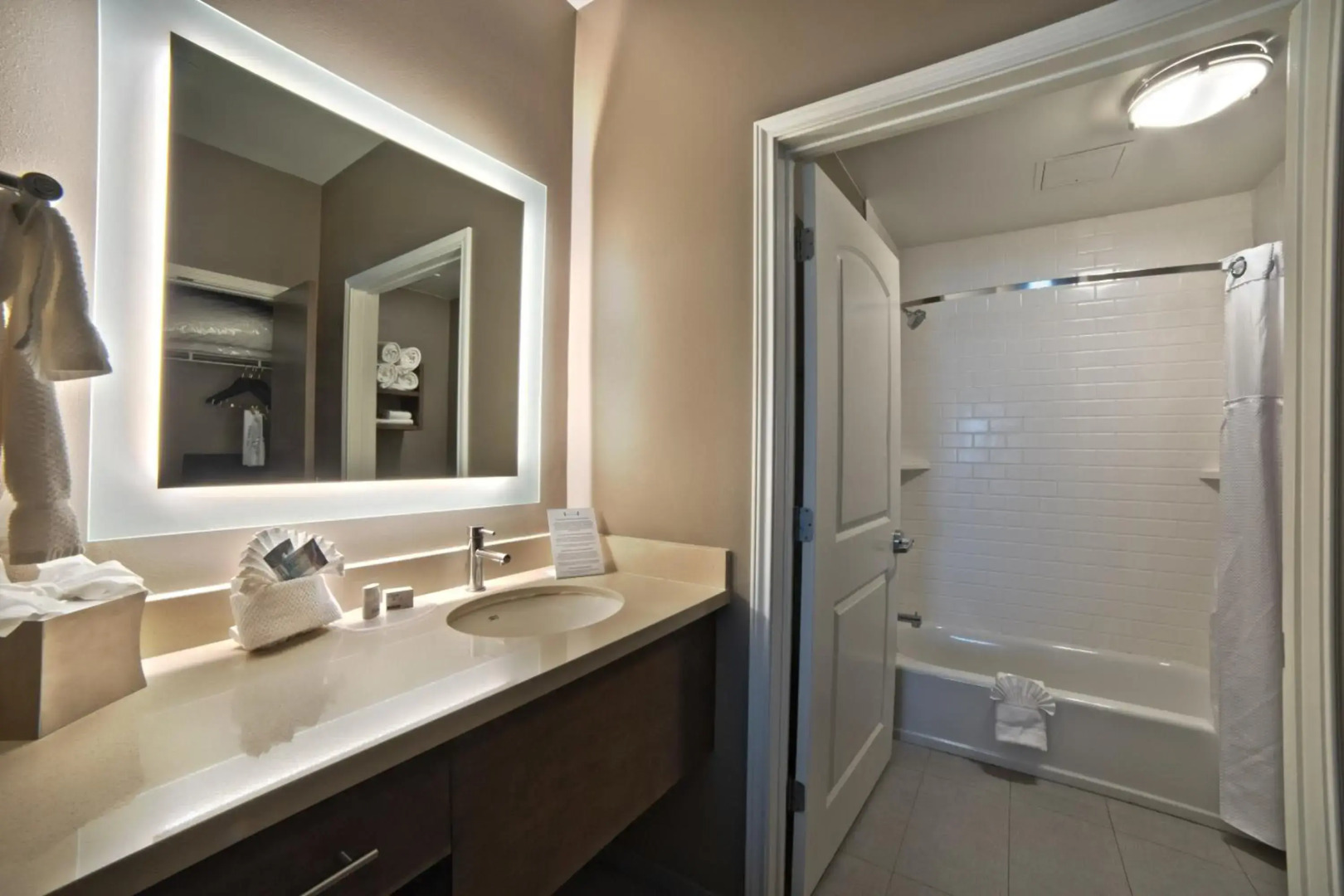 Staybridge Suites Houston - Humble Beltway 8 E by IHG