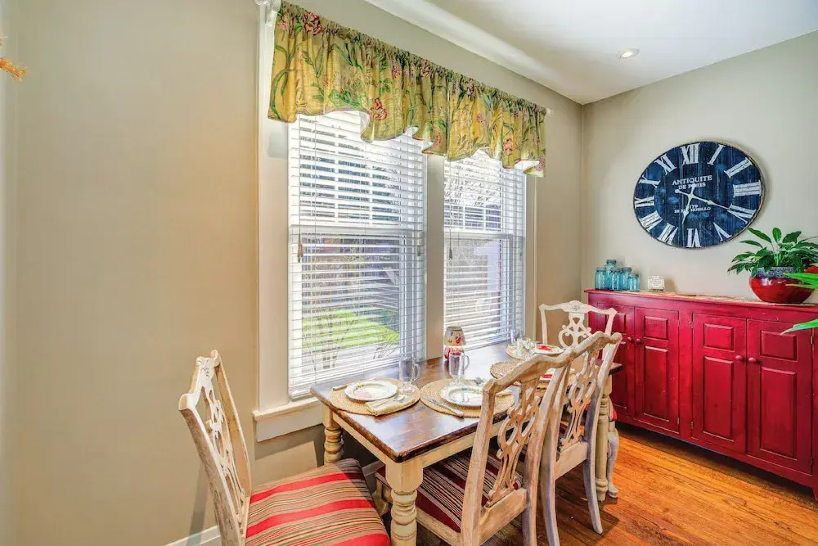 1 Mi to Dtwn: Bristol Cottage w/ Hot Tub & Grill!