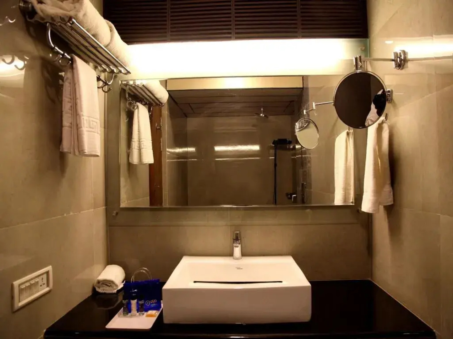 OYO Premium High Court Allahabad