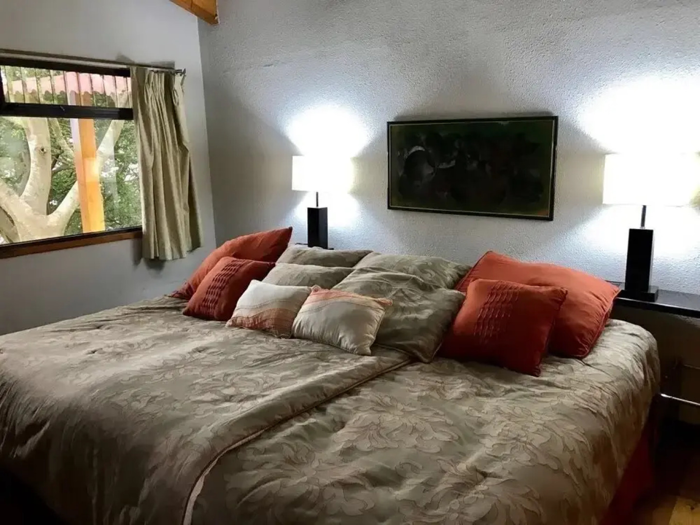 Beautiful Lake House Atitlan AT001