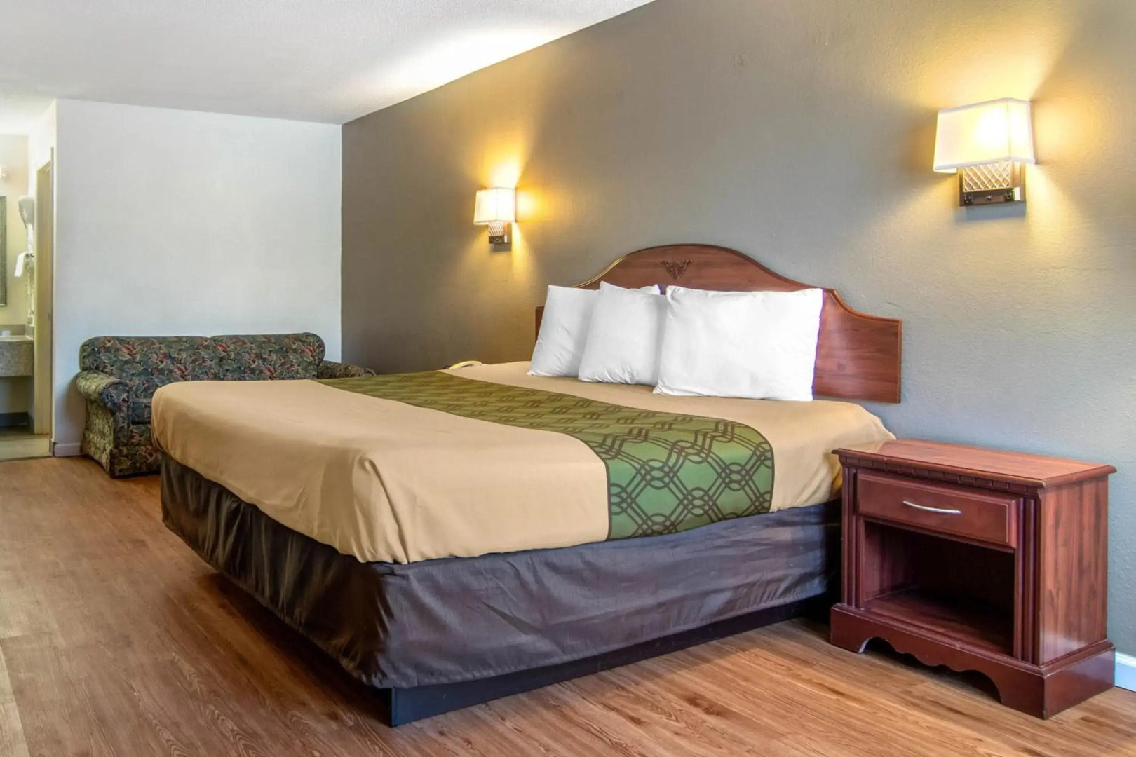 Econo Lodge Inn & Suites near Chickamauga Battlefield