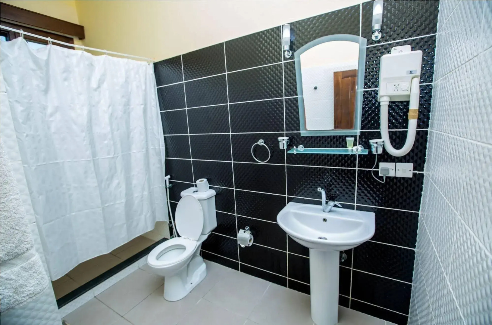 Best Western Jangwani Sea Breeze Hotel