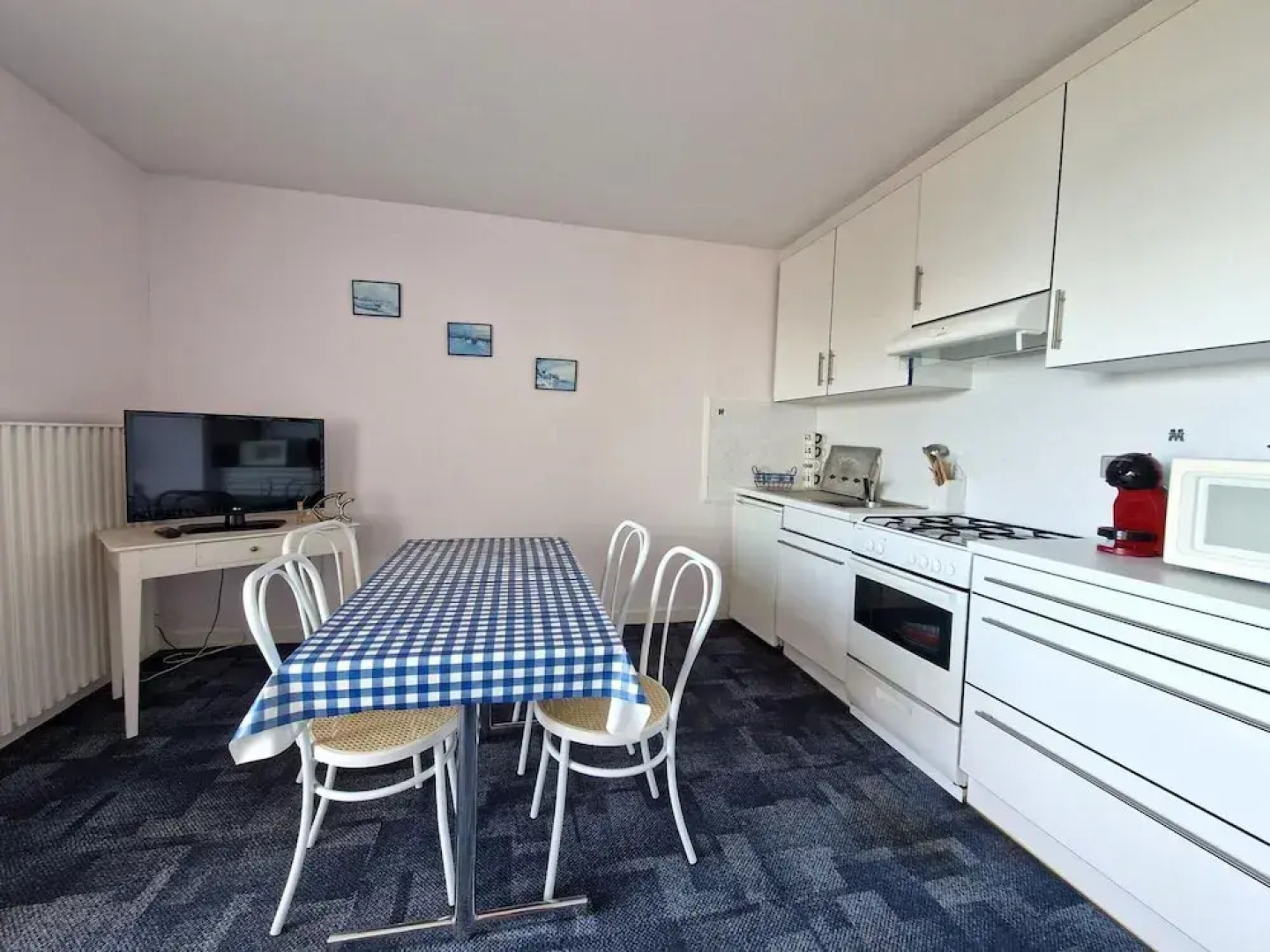 Apartment With sea View Near Beach