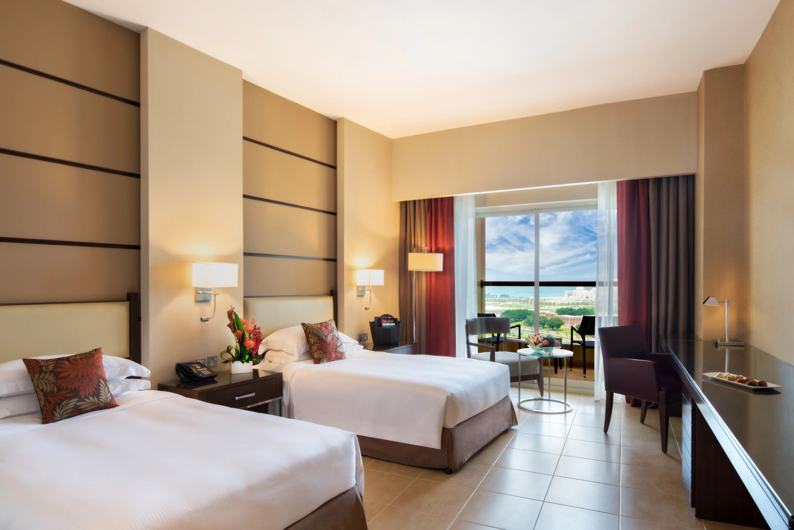 Отель Khalidiya Palace Rayhaan by Rotana 
