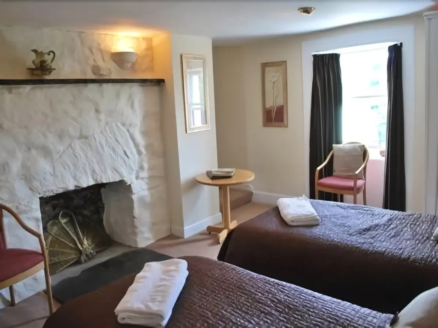 The Bridge Of Lochay Hotel