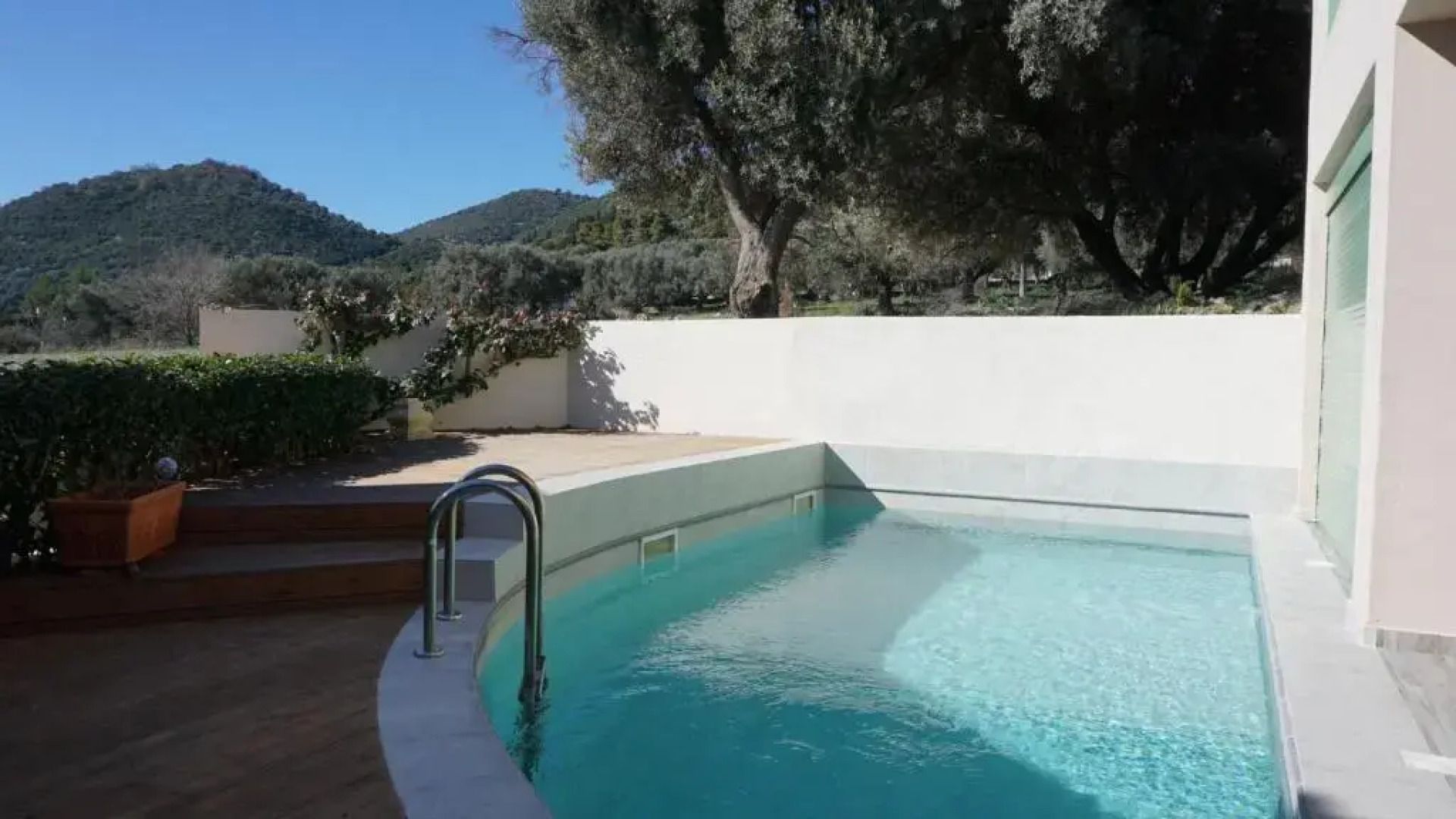 Pogonia, spacious apartment by the sea with private pool