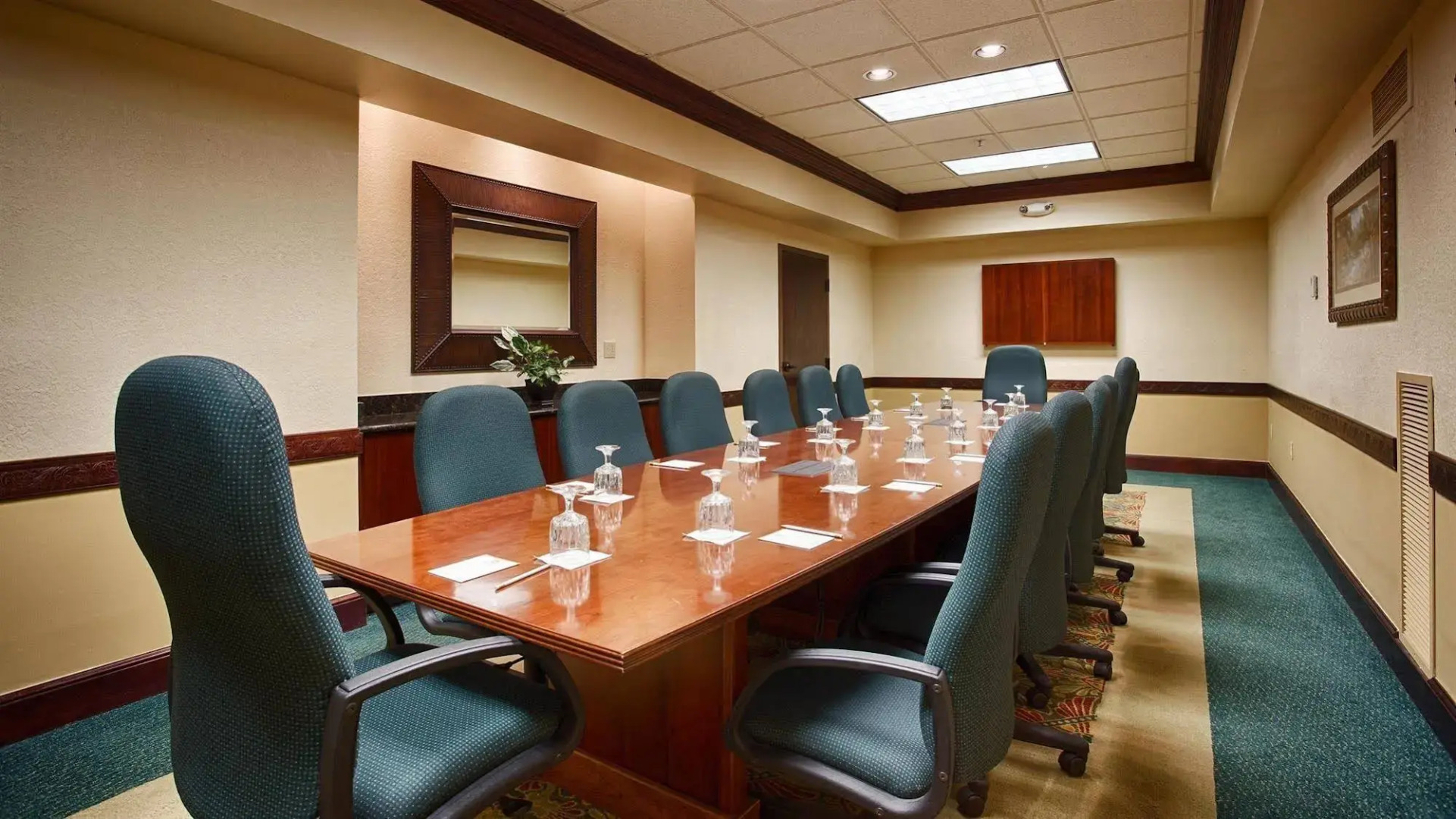 Best Western Aku Tiki Inn