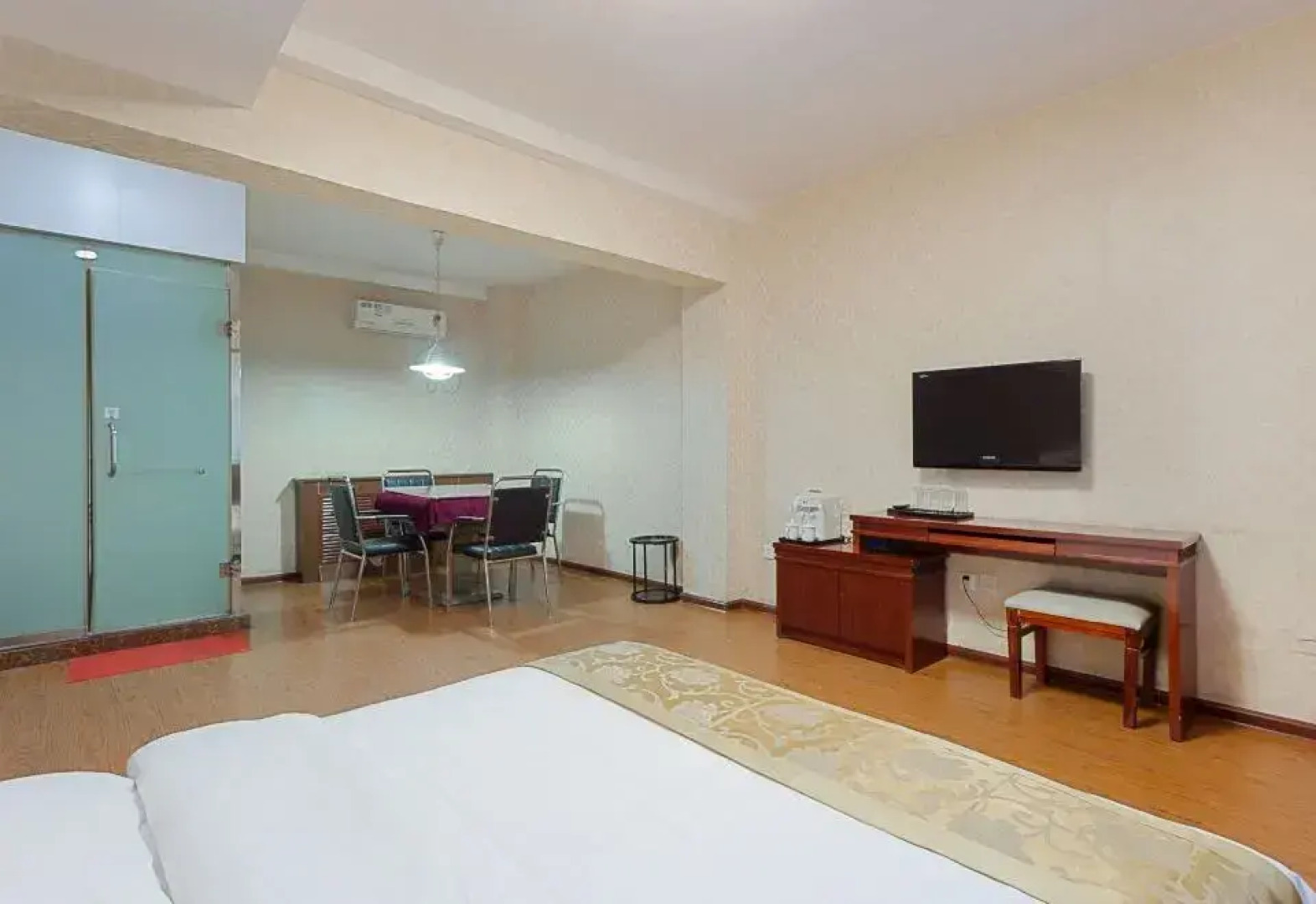 XinYuHaoHotel（formerlyOrientalPearlHotel）