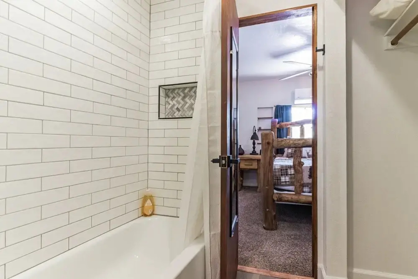 Prince Pine 3 Bedroom Cabin by Redawning