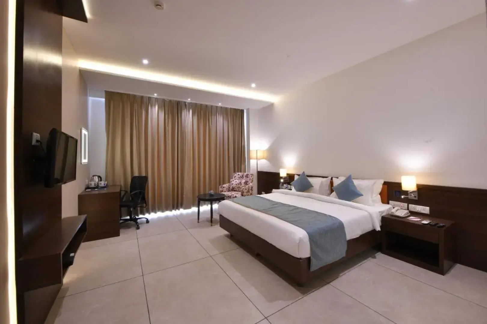 Click Hotel LH Seven Morbi