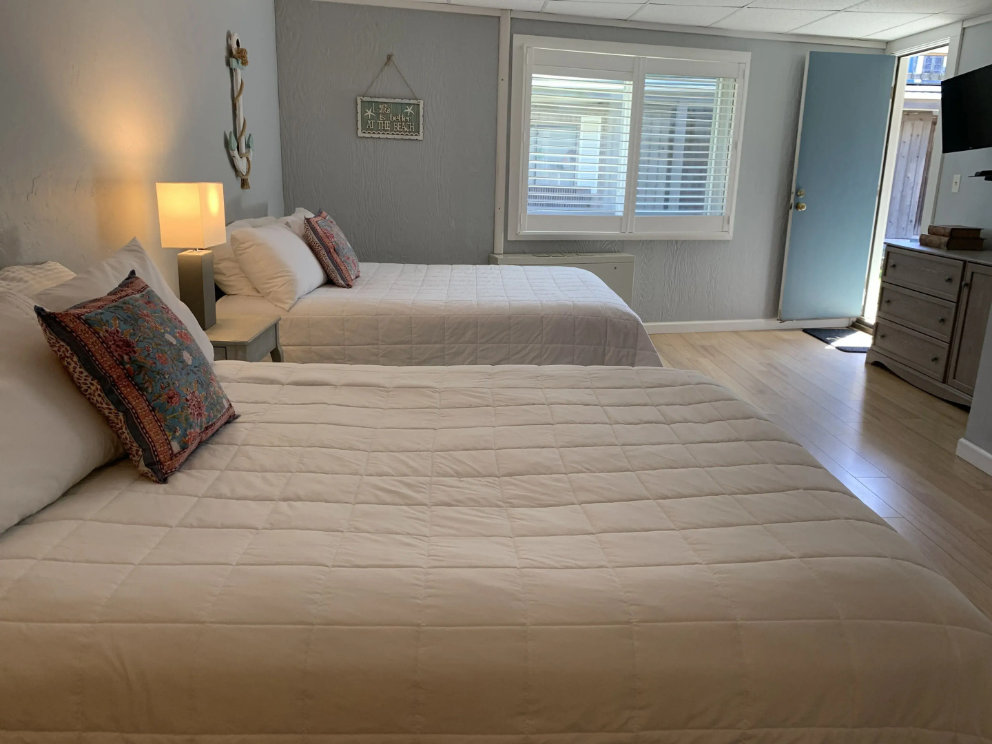 Vineyard Harbor Motel - Private Beach