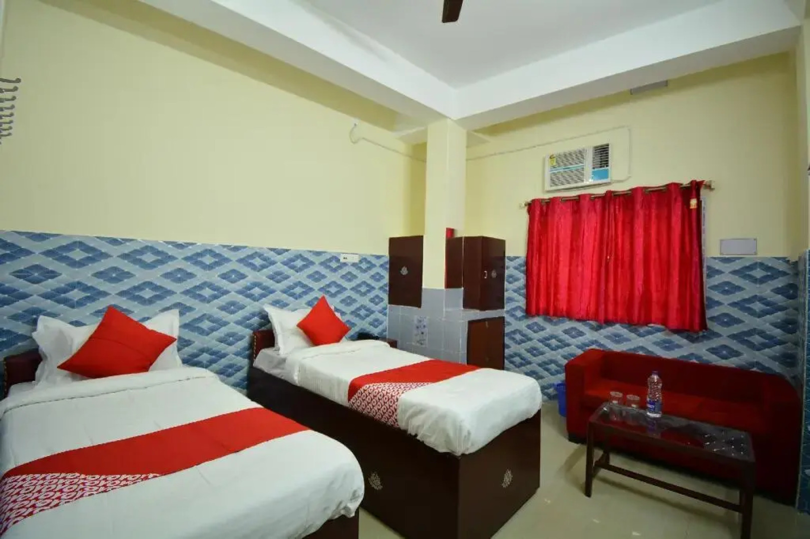 OYO 30386 Hotel Gloria Inn