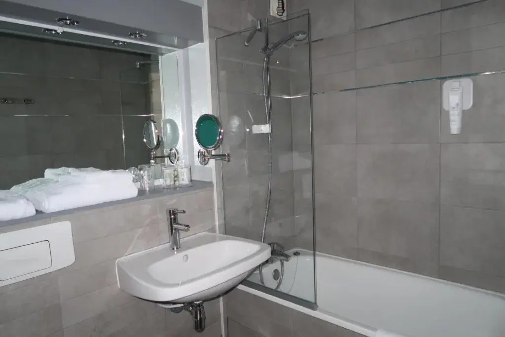 greet Hotel Massieux Lyon Nord