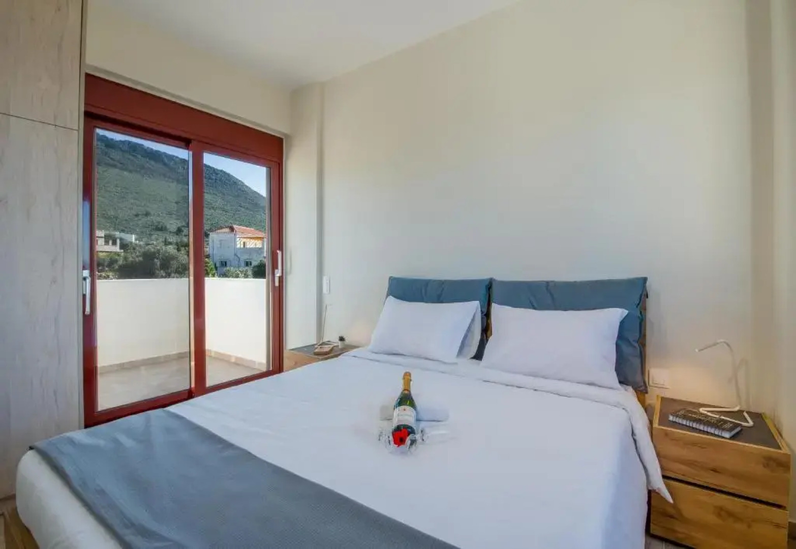 PhenΩmena Apartments