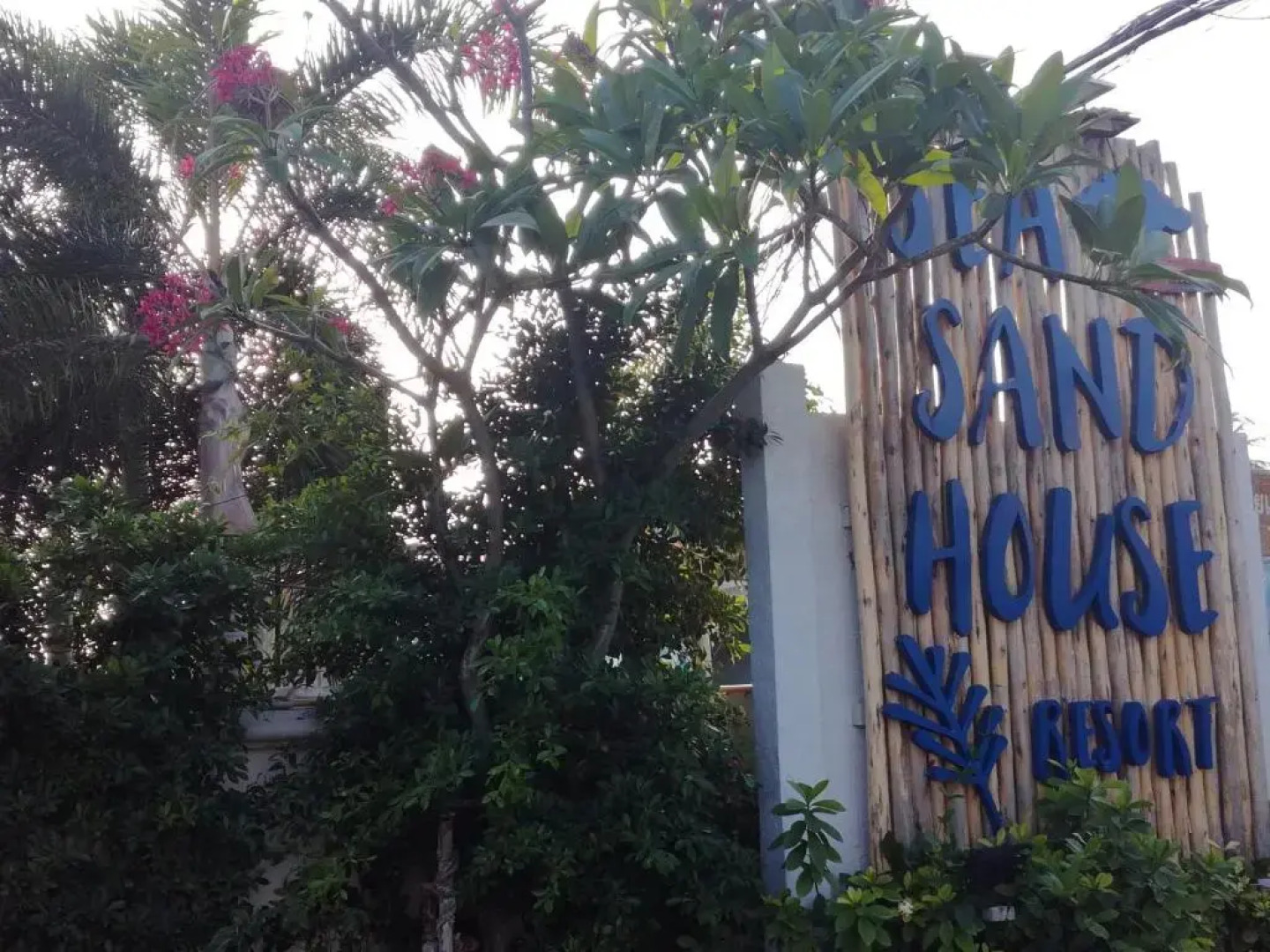 Sea Sand House Resort