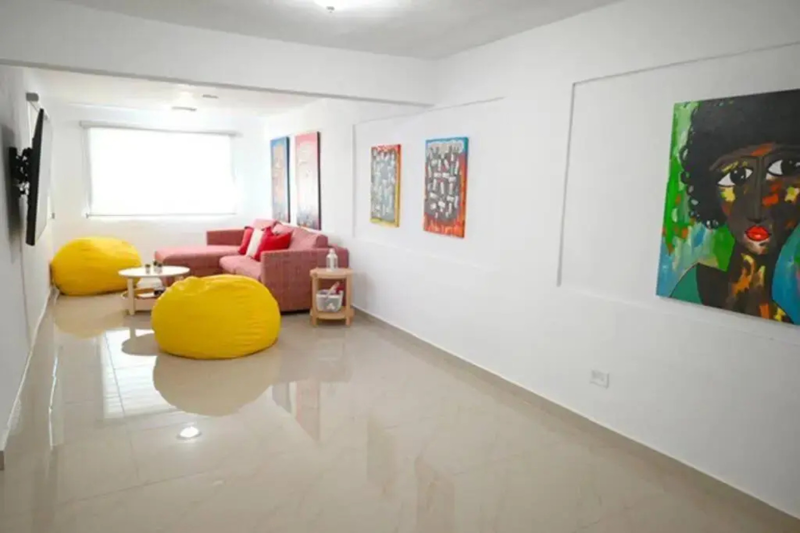 NEW Remodeled pool house 2 minutes from beach