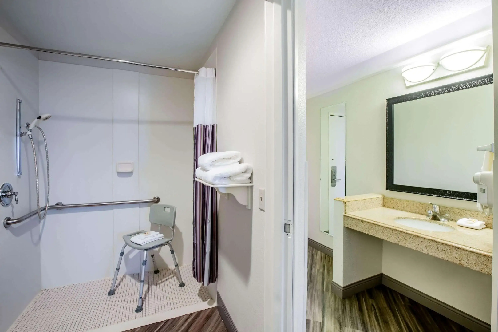 La Quinta Inn & Suites by Wyndham Houston Baytown East