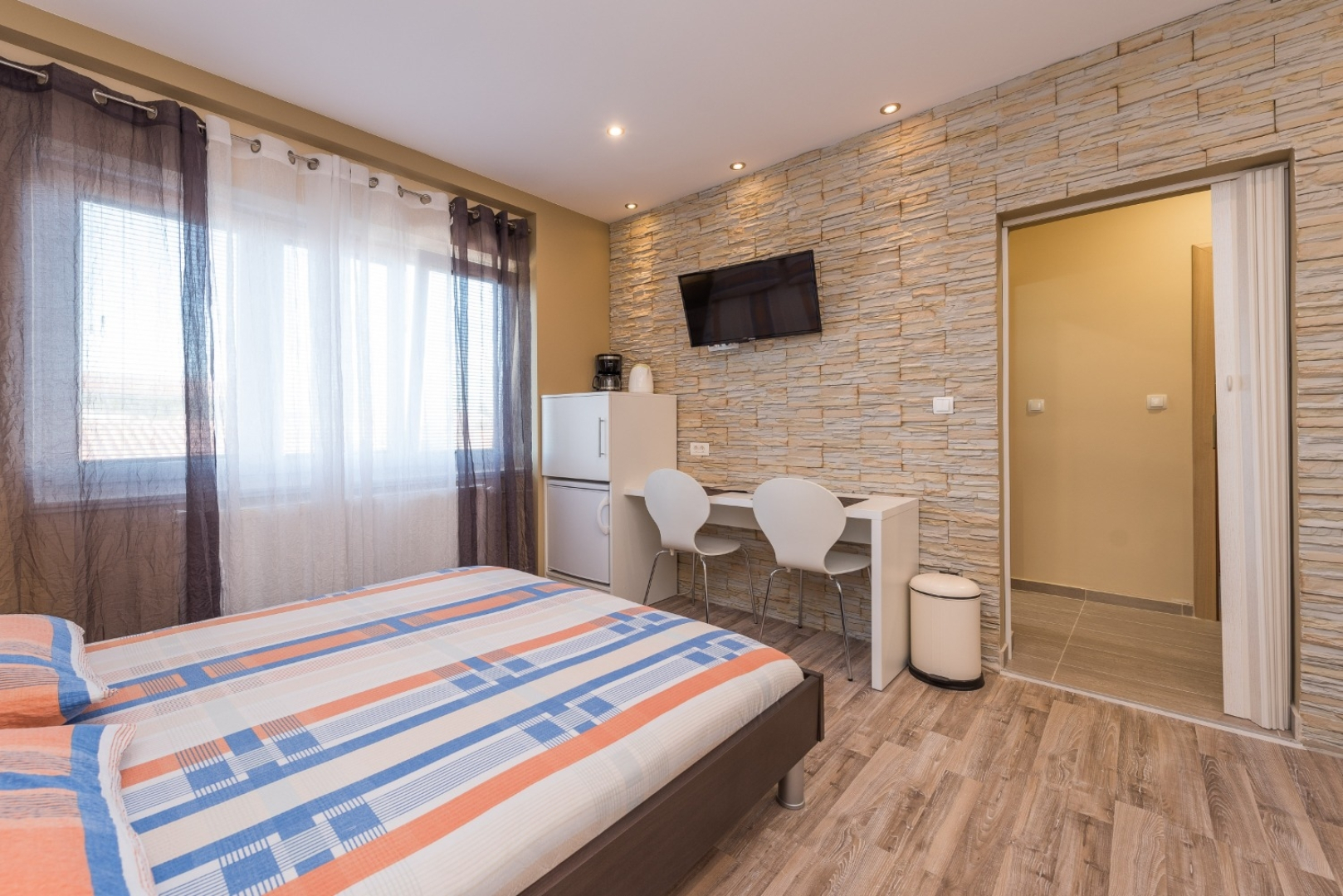 Room Tomo - open pool and pool for children: R1 Sukosan, Zadar riviera