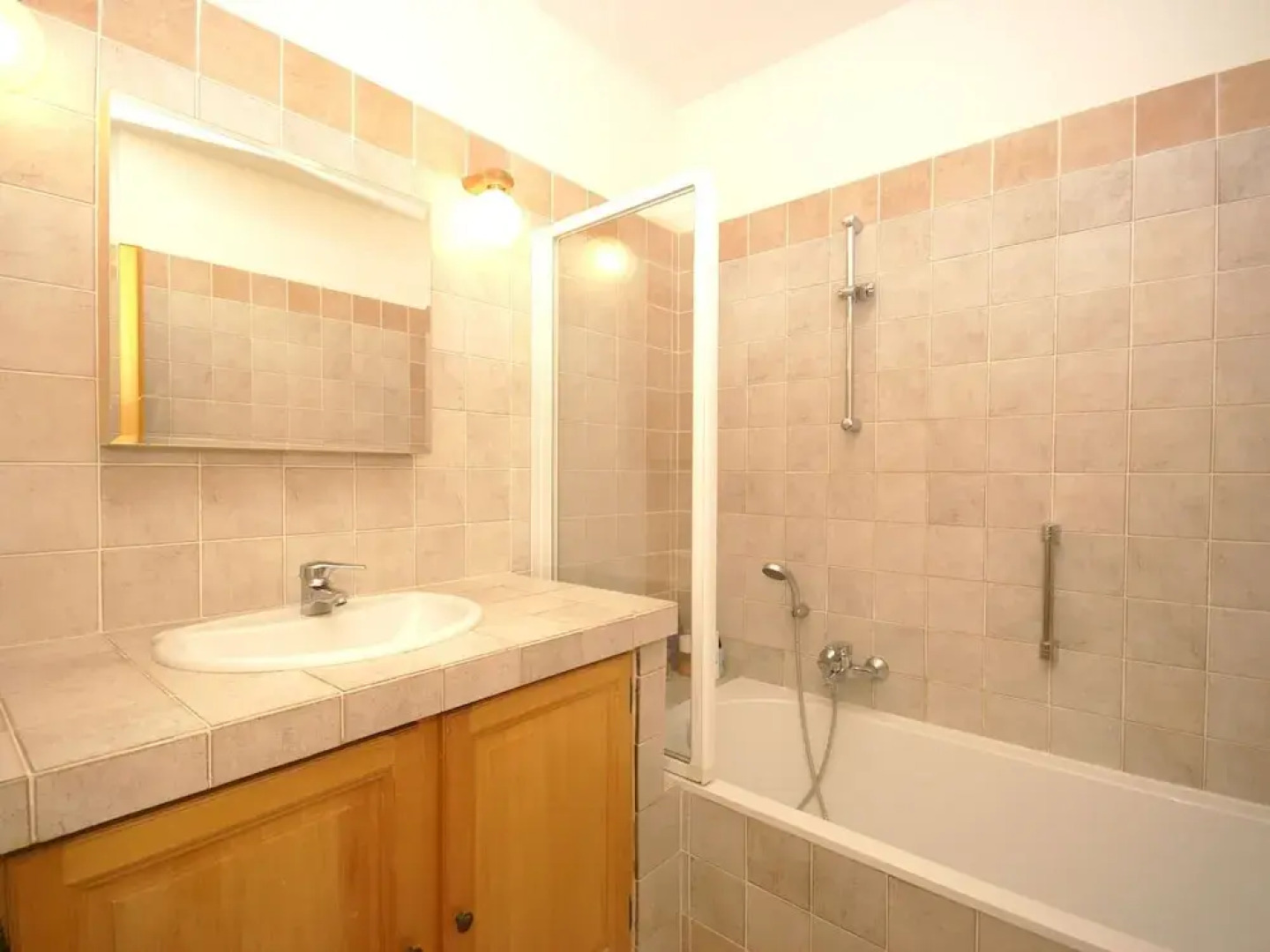 Beautiful Villa With Private Pool, Lovely Terraces, Privacy and Near St. Tropez