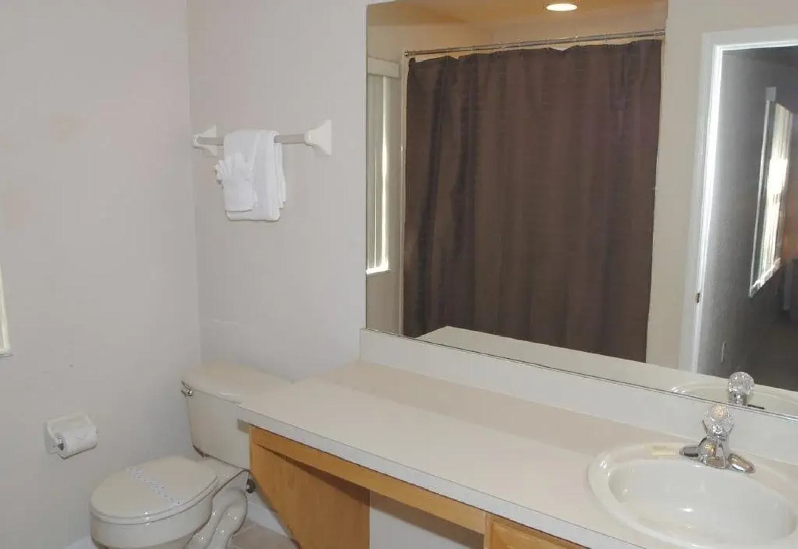 R316CAM Topsy Turvey Place 4 Br villa by RedAwning