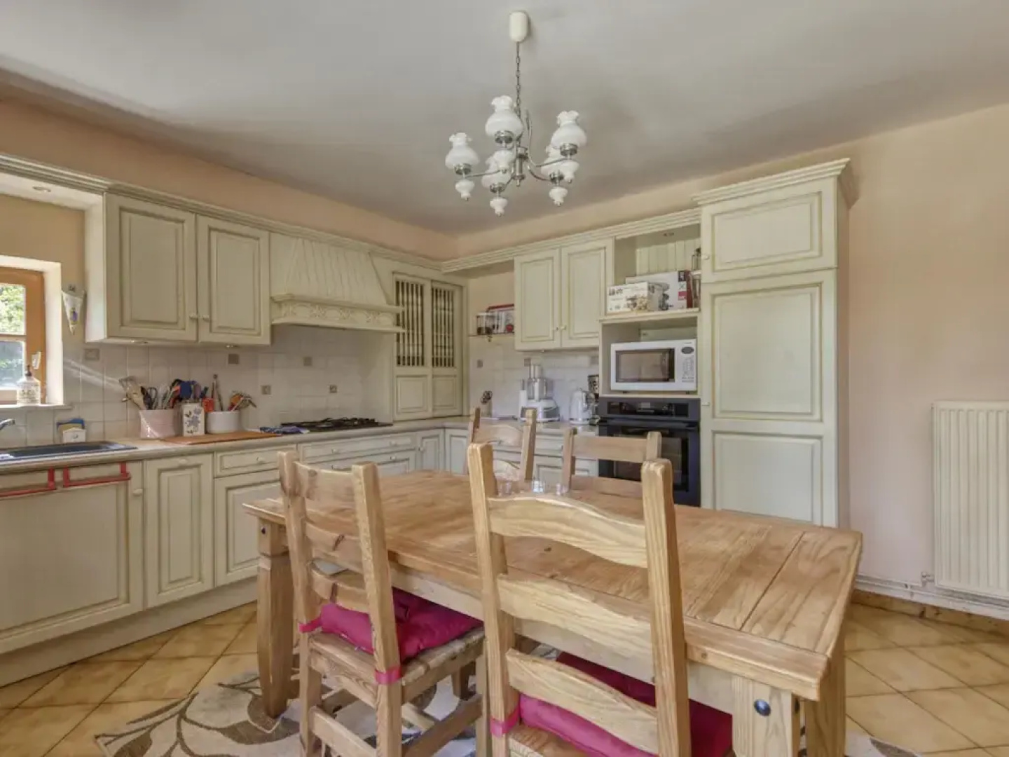 Characteristic holiday villa in Berigny with enclosed garden