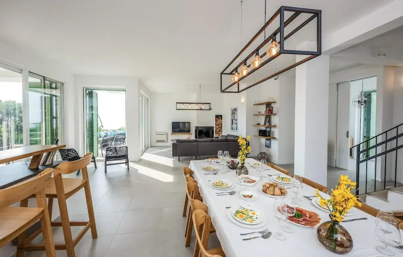 Stunning Home in Lun With Outdoor Swimming Pool, Wifi and 6 Bedrooms