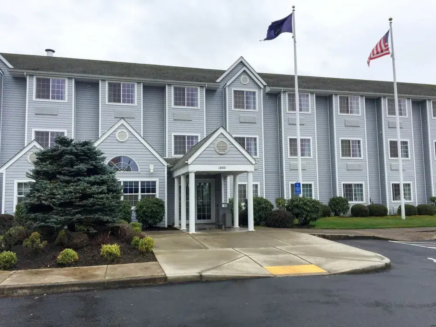 GuestHouse Inn & Suites Sutherlin