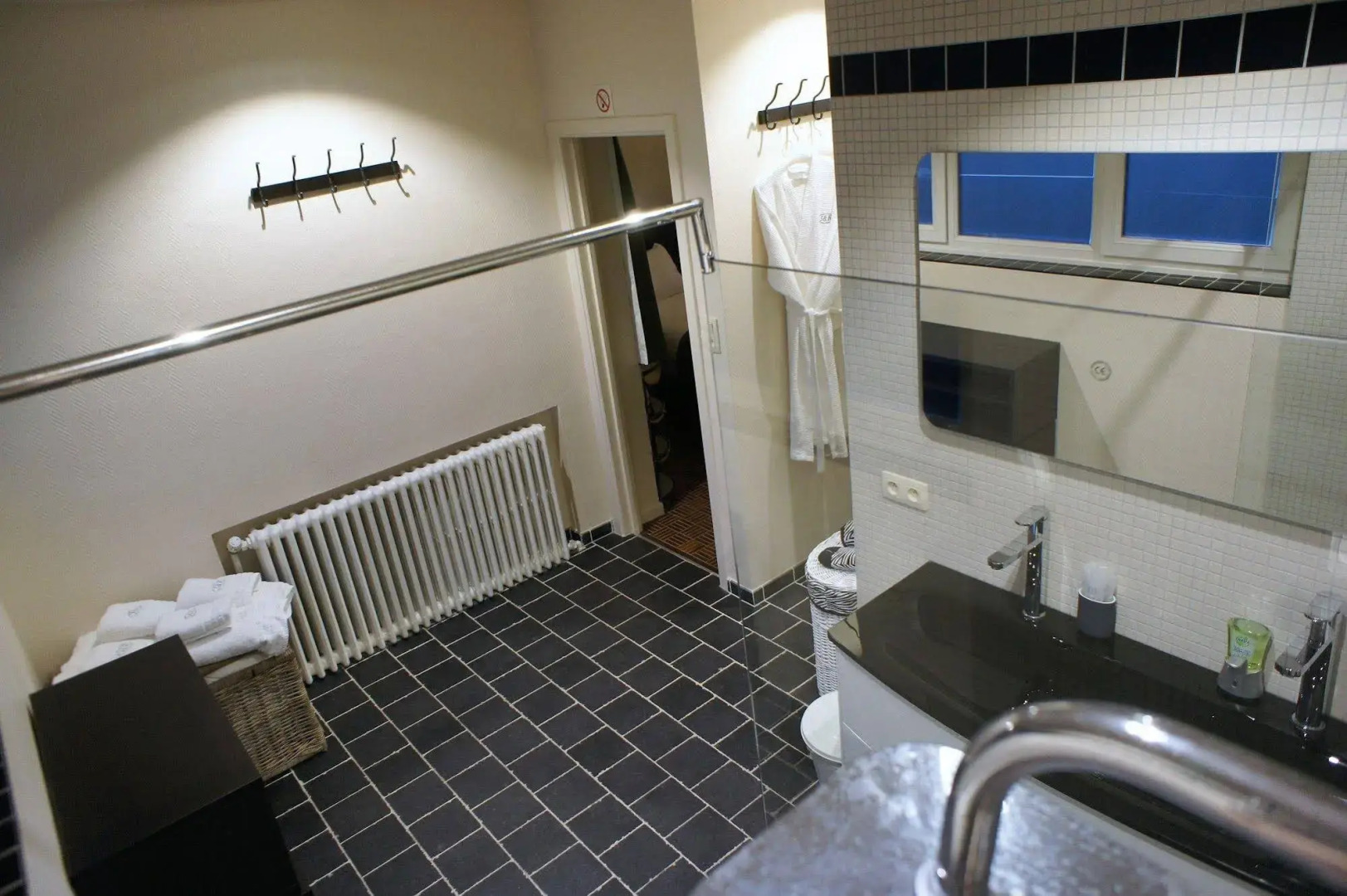 J and R Brussels City Apartment