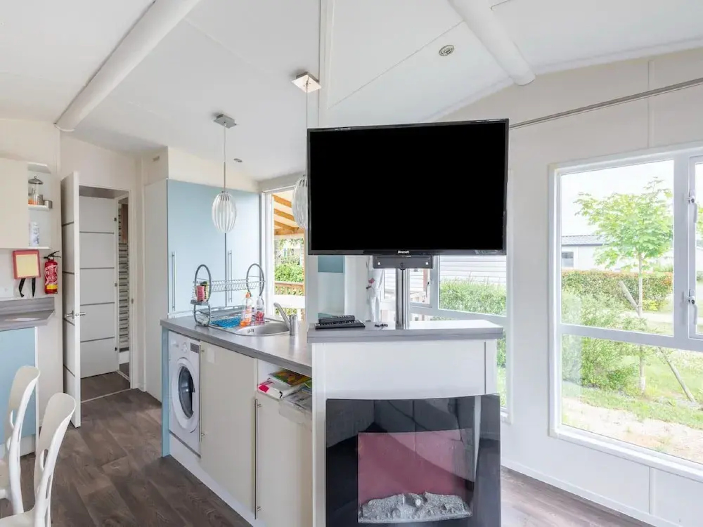 Mobile Home in Veuzain-sur-loire With Garden