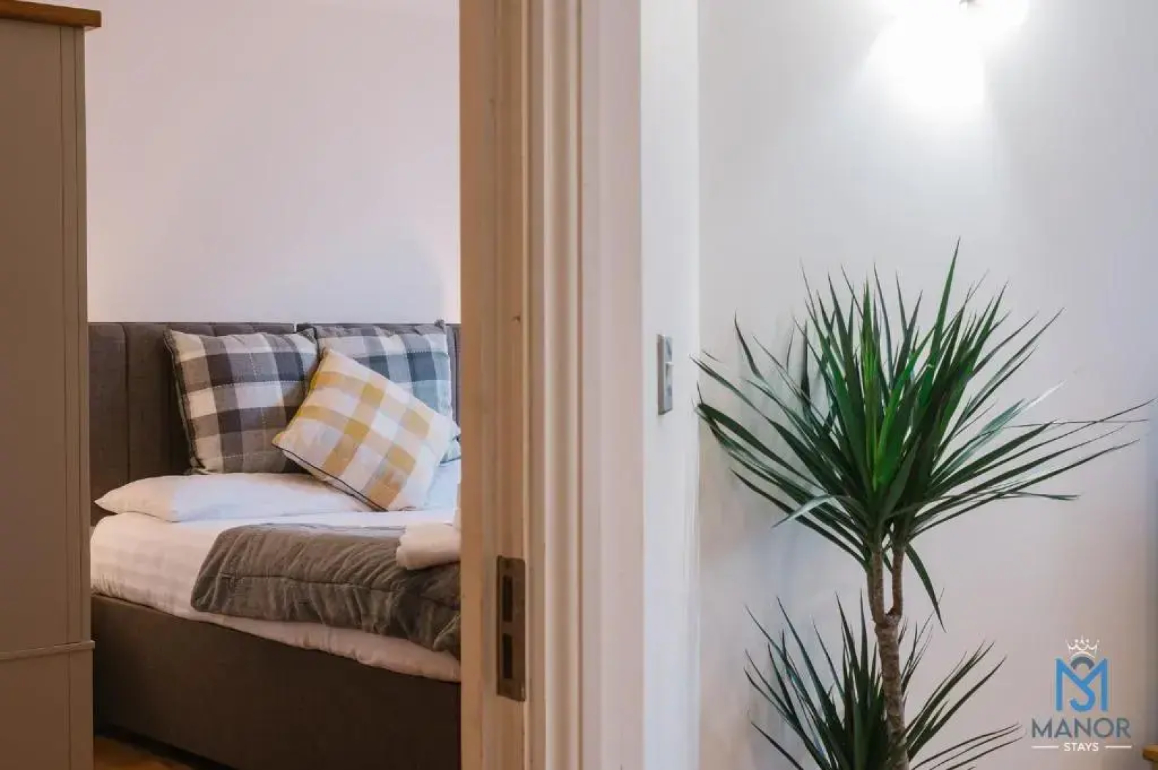 05th Residence Of Lord Avenue Sleeps Five People