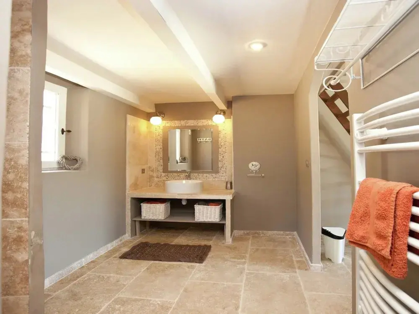 Villa in Provence With Infinity Pool