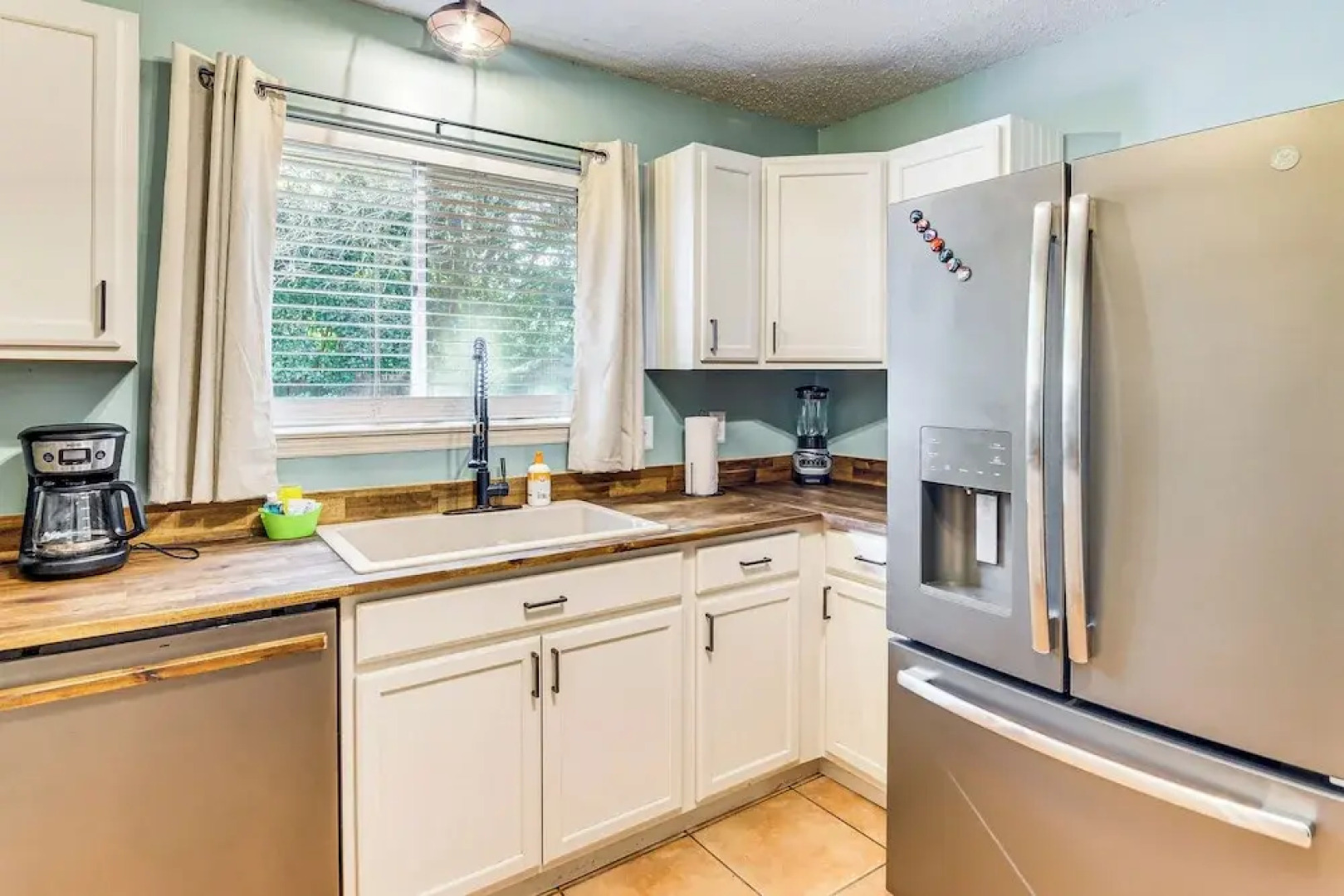 Poolside Oasis: 7 Mi to Pensacola Beach Boardwalk!